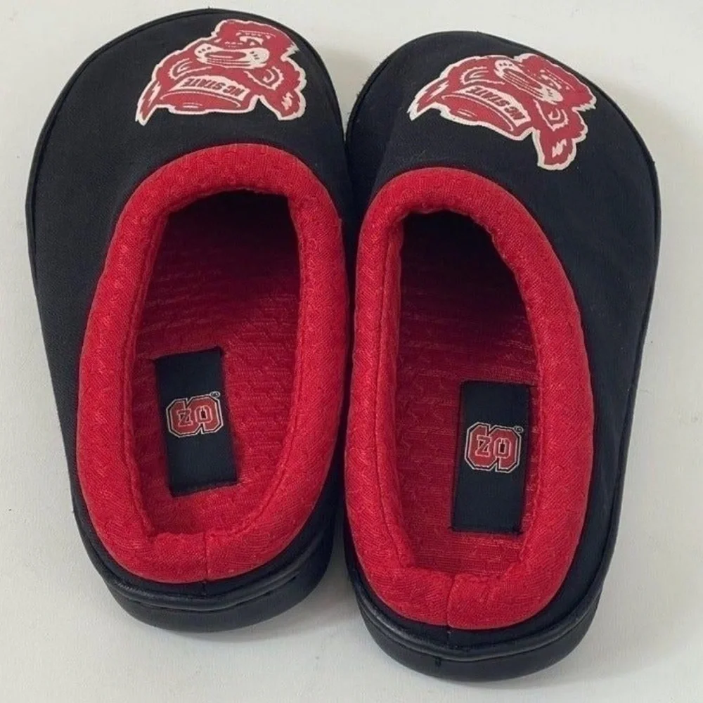 NCSU Wolfpack Youth slippers size XL (3/4) NC State University